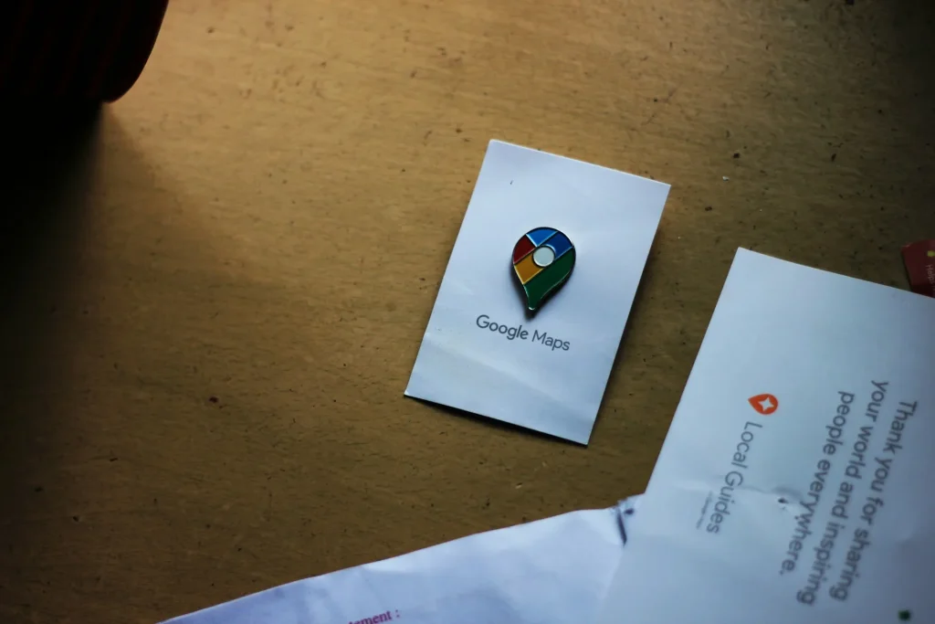 Google Térkép helyjelölő kitűző egy kártyán